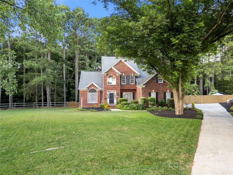 6195 Hunter Ln, Matthews, NC 28104