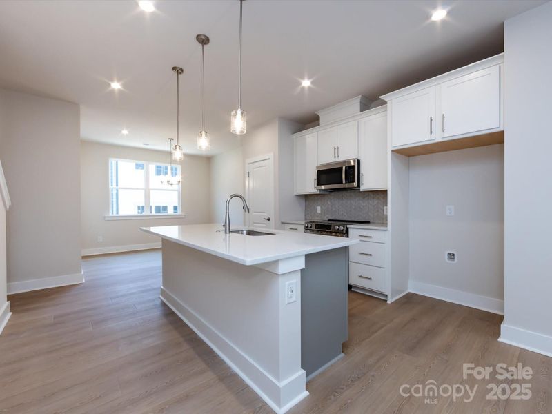 7008 Impulse Ct, Charlotte, NC 28205