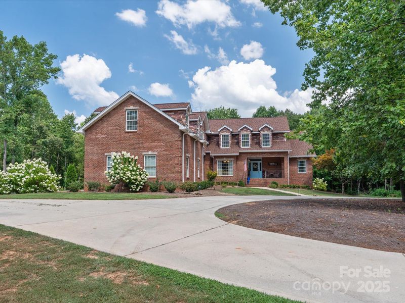 4050 Muirfield Dr, Cherryville, NC 28021
