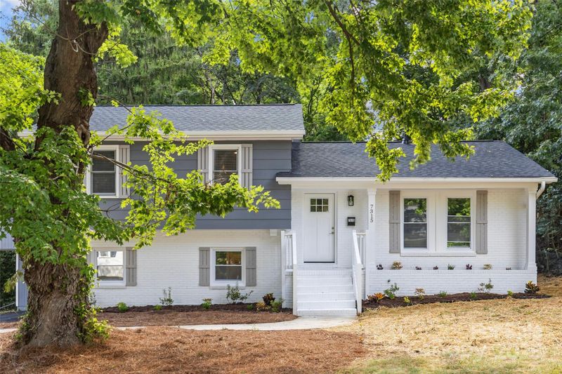 7315 Thorncliff Dr, Charlotte, NC 28210