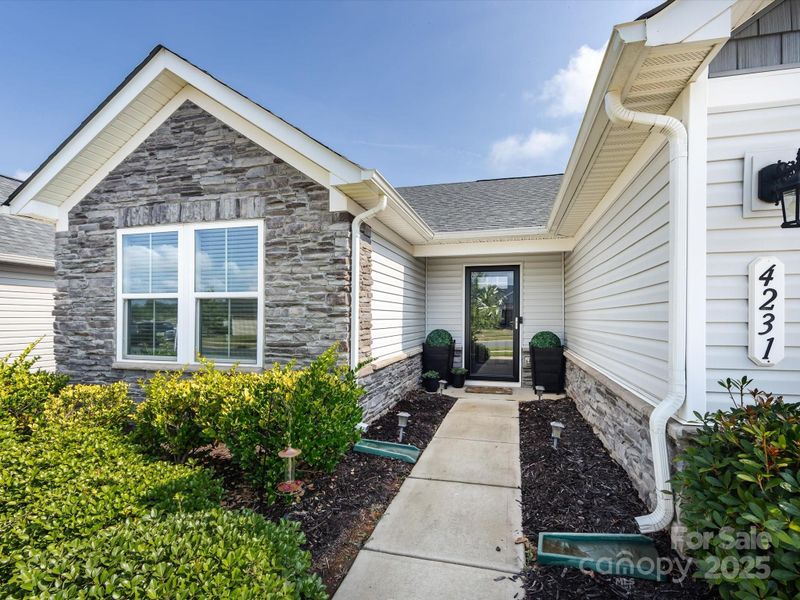 4231 Mackinnon Dr, Charlotte, NC 28214