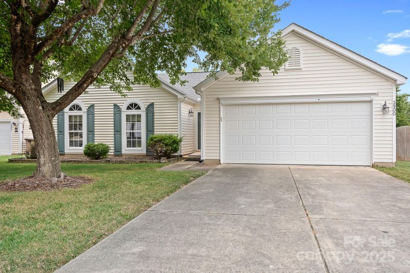 3900 Crimson Wing Dr, Indian Trail, NC 28079