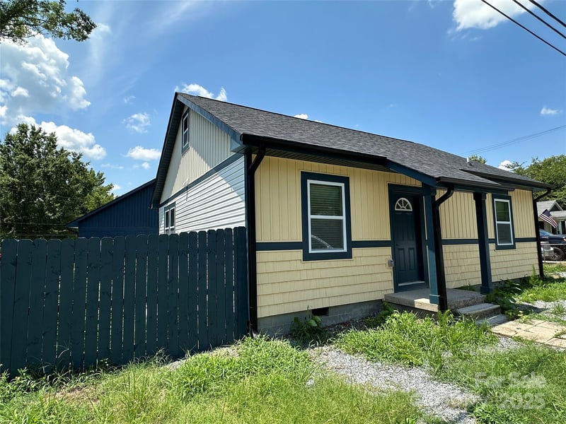 1409 Enochville Rd, Kannapolis, NC 28081