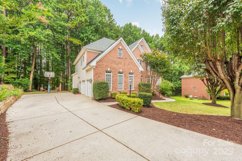 2747 Olympus Dr, Charlotte, NC 28214