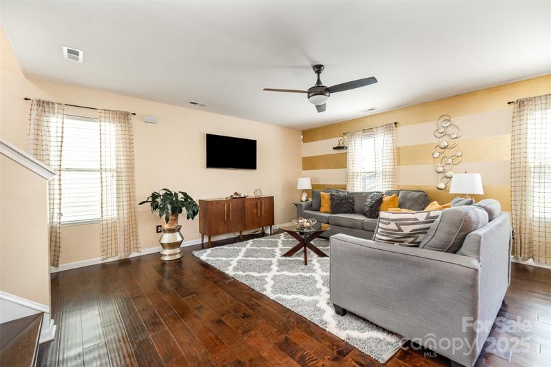 906 Rook Rd, Charlotte, NC 28216