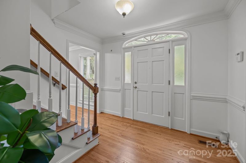 2702 Oxborough Dr, Matthews, NC 28105