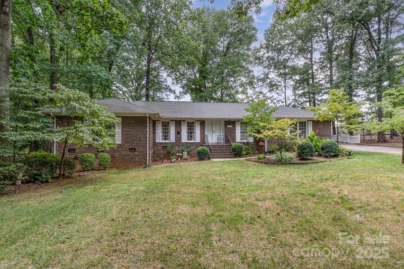 10004 Snowflake Ct, Charlotte, NC 28215
