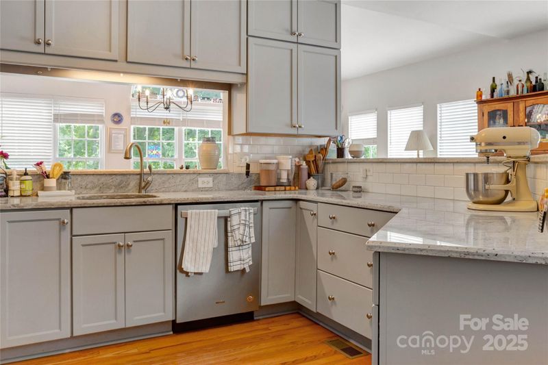 132 Lighthouse Rd, Mount Holly, NC 28120