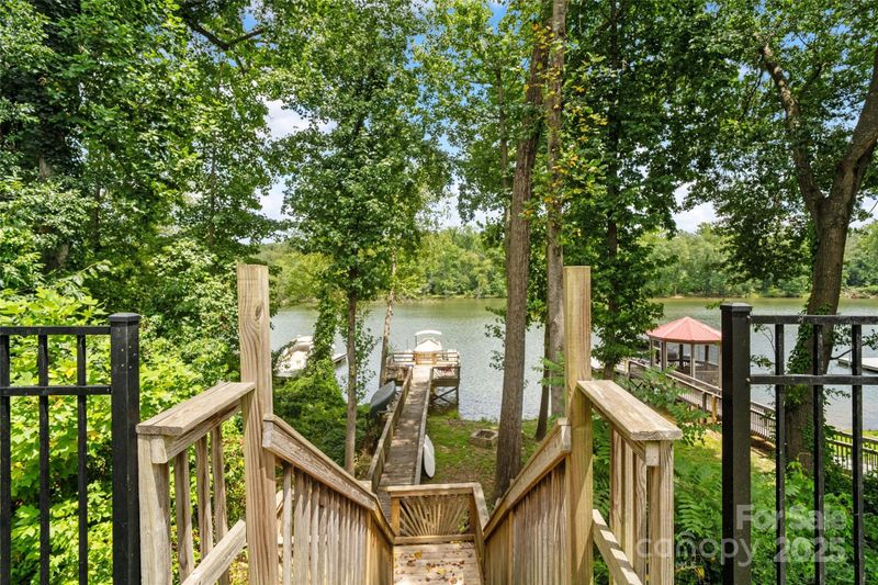 132 Lighthouse Rd, Mount Holly, NC 28120