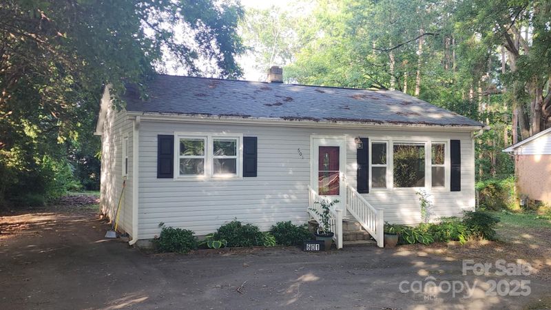601 E John St, Matthews, NC 28105