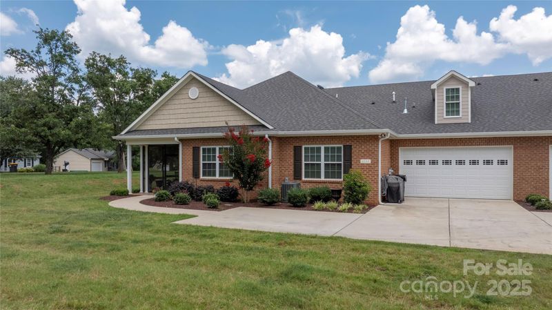 8111 Rainier Dr, Denver, NC 28037