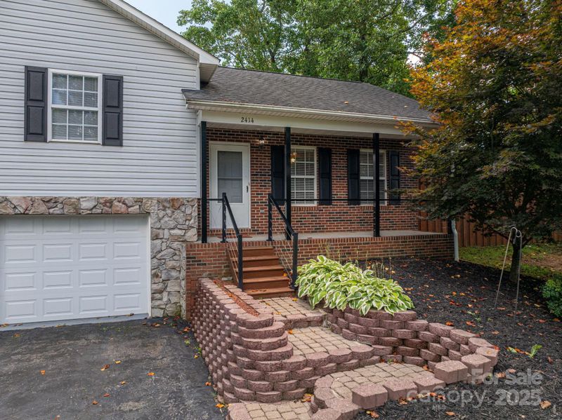 2414 22nd St NE, Hickory, NC 28601