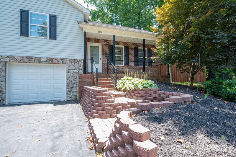 2414 22nd St NE, Hickory, NC 28601
