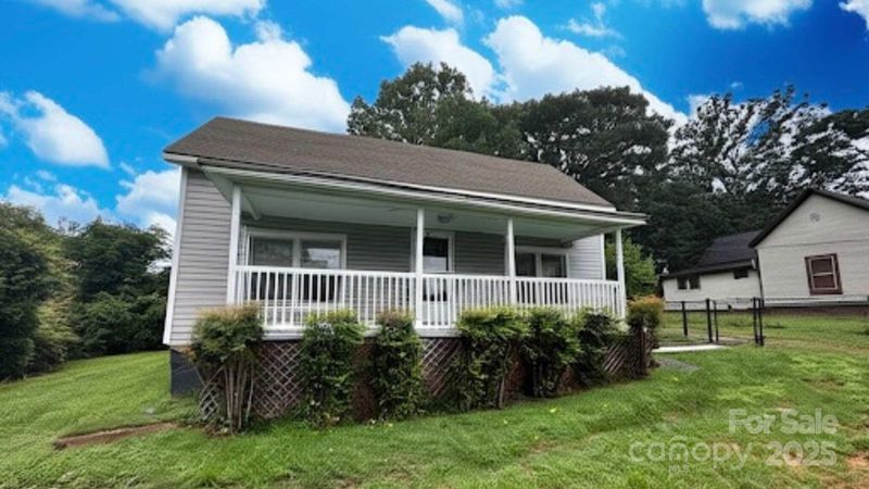 103 Fairview St, Clover, SC 29710