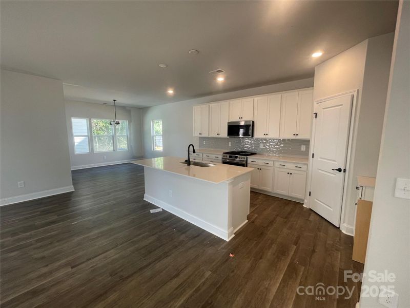 4024 Grommet Ct, Matthews, NC 28105