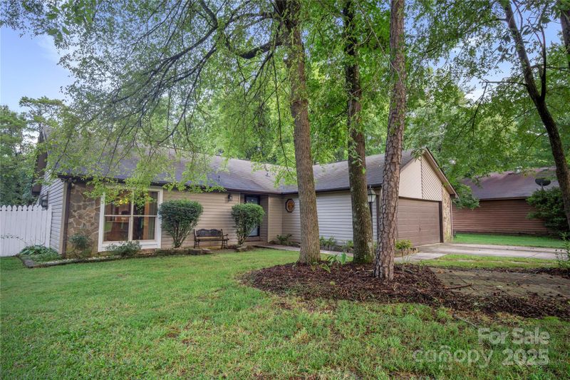 6545 Woodthrush Dr, Charlotte, NC 28227
