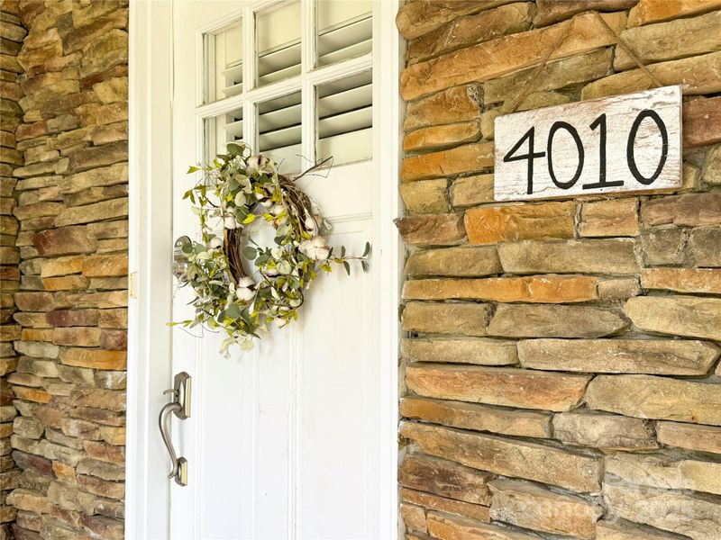 4010 Hiddenbrook Dr, Charlotte, NC 28205