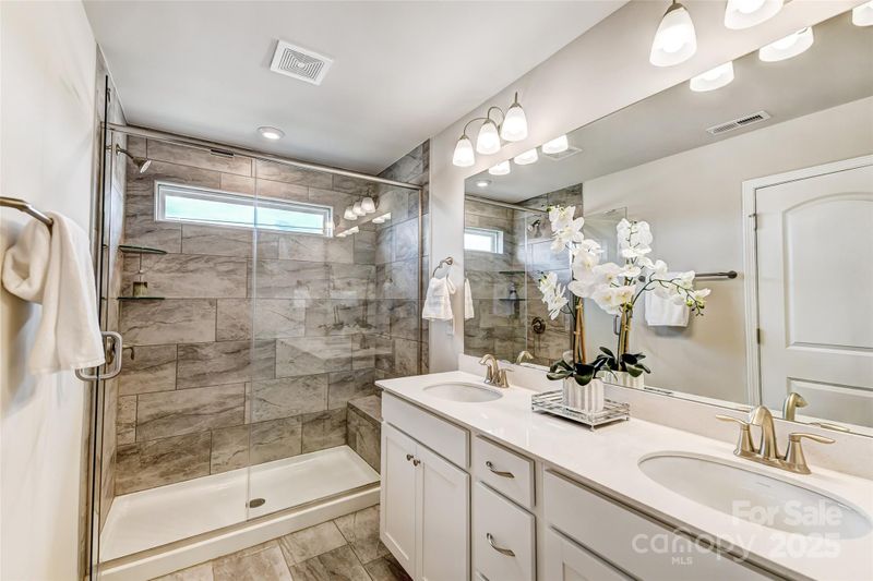 2650 Selbourne Dr, Gastonia, NC 28052
