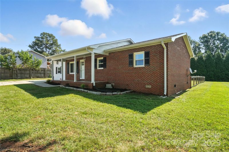2224 Chatham St, Newton, NC 28658