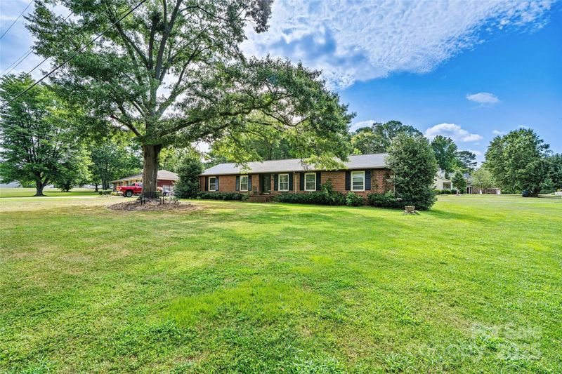 693 Fielding Rd, Charlotte, NC 28214