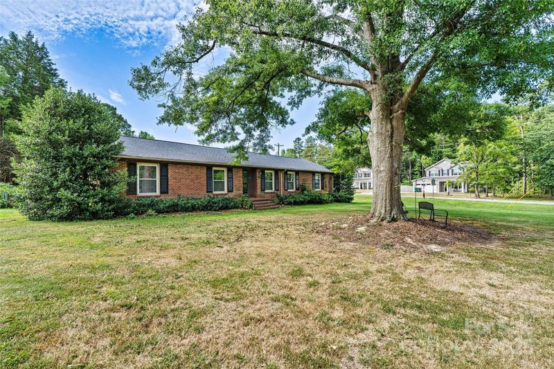 693 Fielding Rd, Charlotte, NC 28214