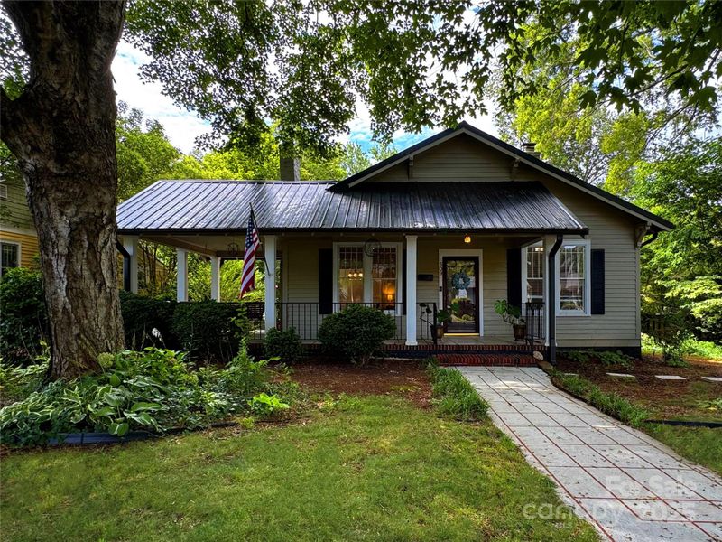 509 W 8th St, Newton, NC 28658