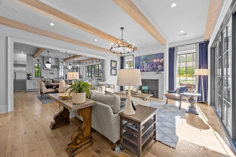 1215 S Kings Dr, Charlotte, NC 28207