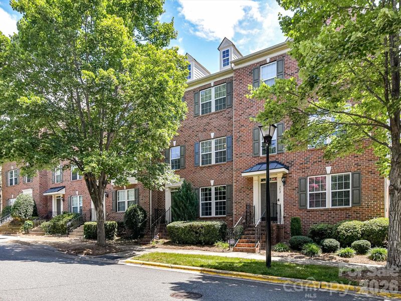 756 Naramore St, Davidson, NC 28036