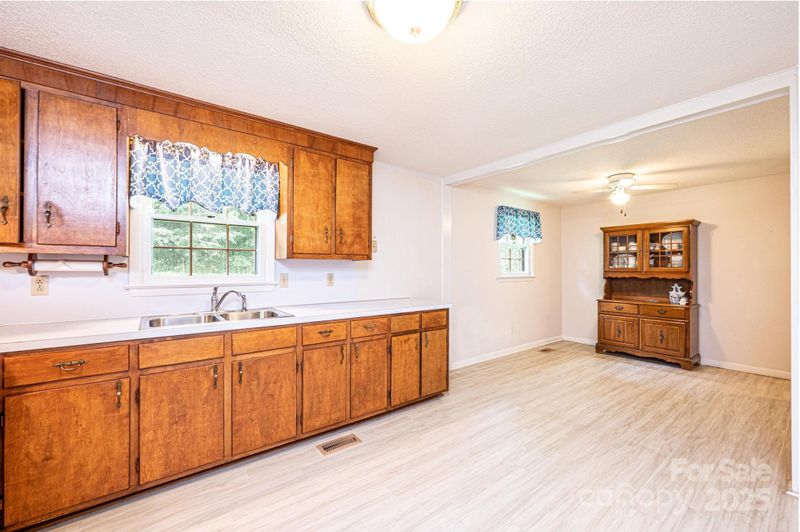 2131 24th St NE, Hickory, NC 28601