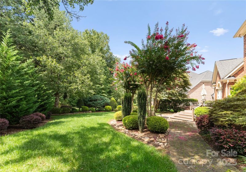 18901 Riverwind Ln, Davidson, NC 28036