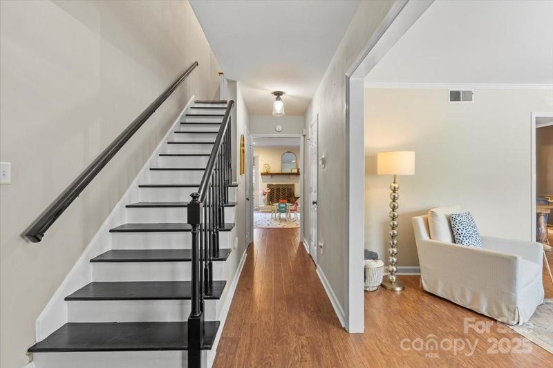 6863 Dumbarton Dr, Charlotte, NC 28210