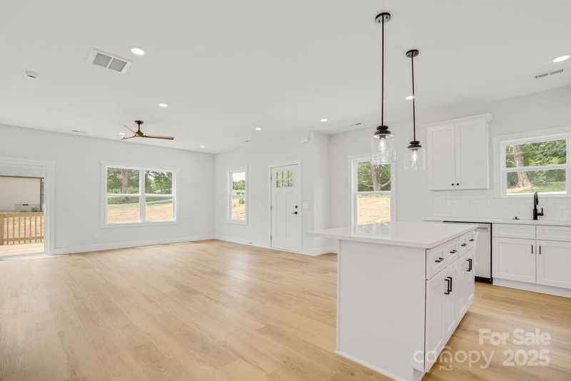 937 37th St SW, Hickory, NC 28602