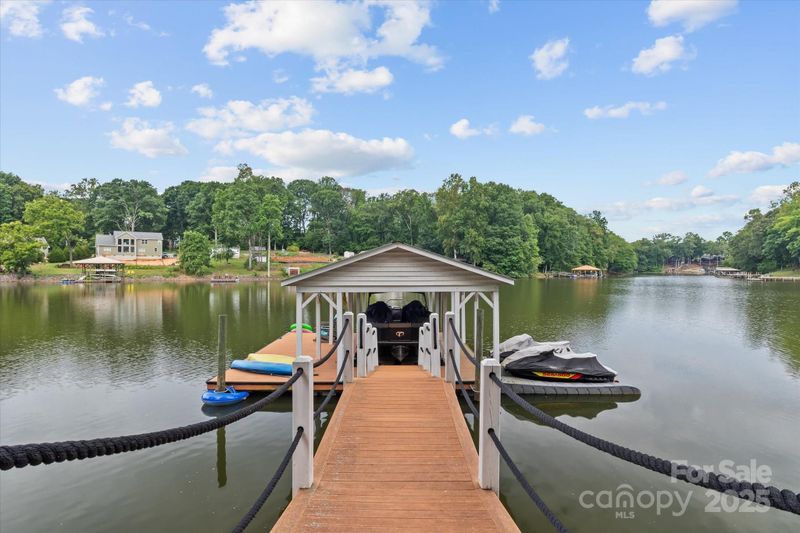 7012 Locke Dr, Sherrills Ford, NC 28673