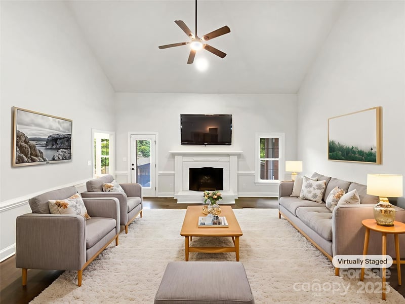 8117 Shannon Woods Ln, Matthews, NC 28104