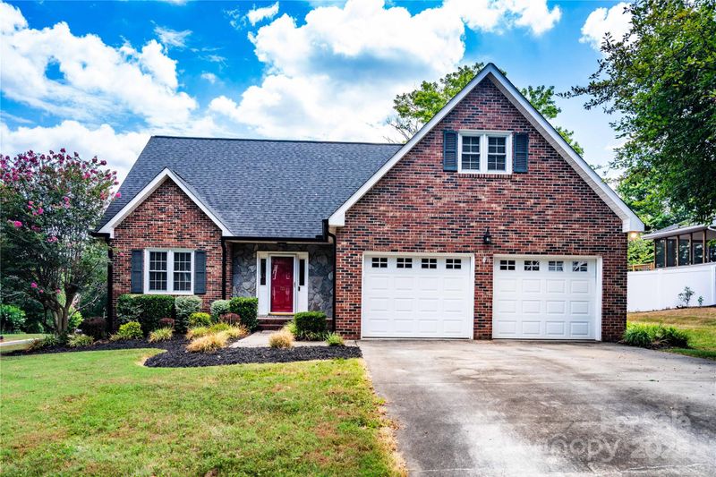 732 Deerfield Dr, Mount Holly, NC 28021