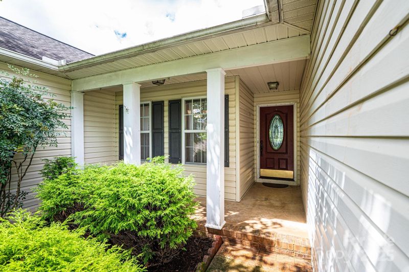 3501 Overbrook Dr, Conover, NC 28613