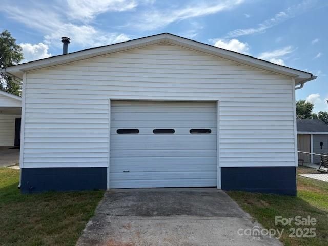 110 N Davis St, Dallas, NC 28034