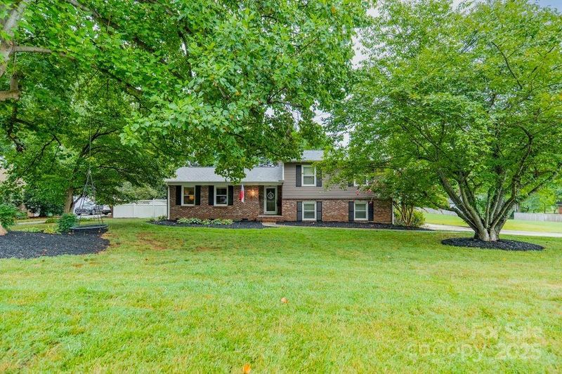 2015 Pamela St, Gastonia, NC 28054