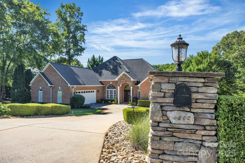 6362 Hayden Dr, Hickory, NC 28601