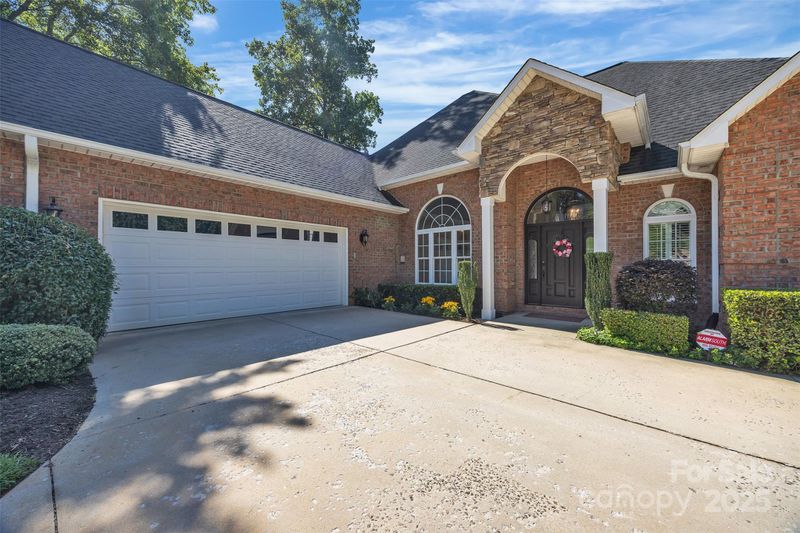 6362 Hayden Dr, Hickory, NC 28601