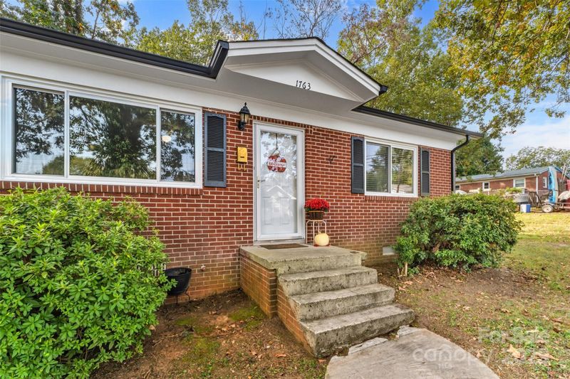 1763 1st Ave NW, Hickory, NC 28601