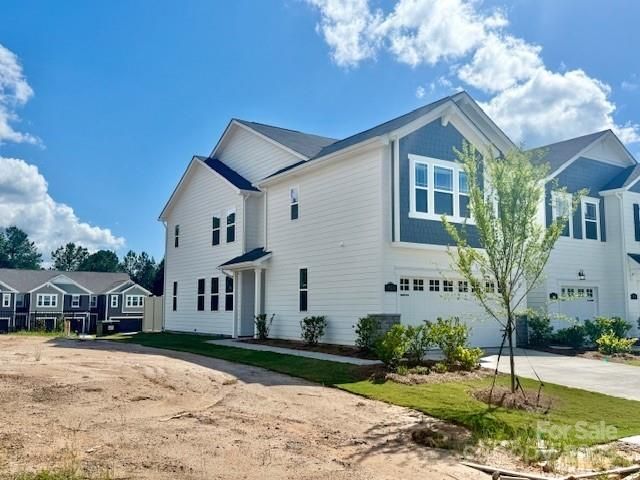 320 Laura Elizabeth Ln, Clover, SC 29710