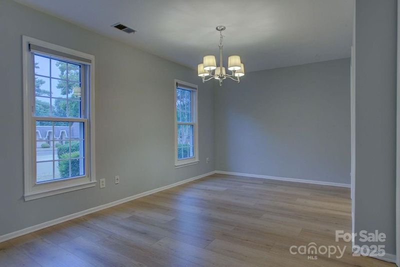 8434 Knights Bridge Rd, Charlotte, NC 28210