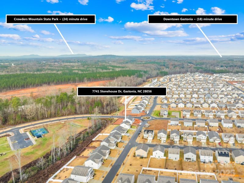 7741 Stonehouse Dr, Gastonia, NC 28056
