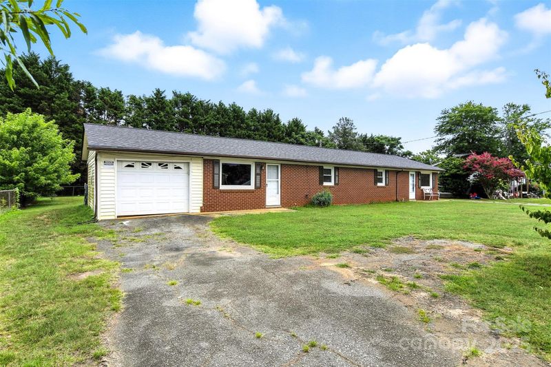 1351-1353 33rd St SE, Conover, NC 28613