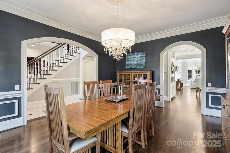 1869 Queens Rd W, Charlotte, NC 28207