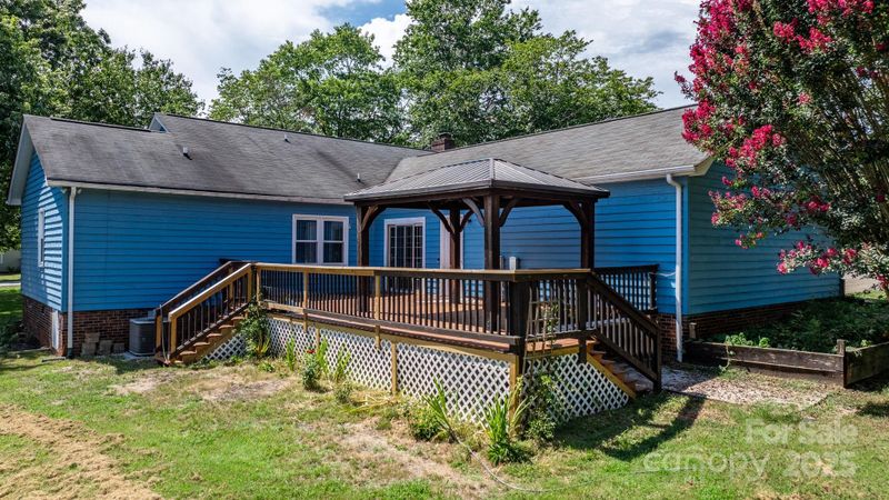 1776 Castlewood Ct, Hickory, NC 28602