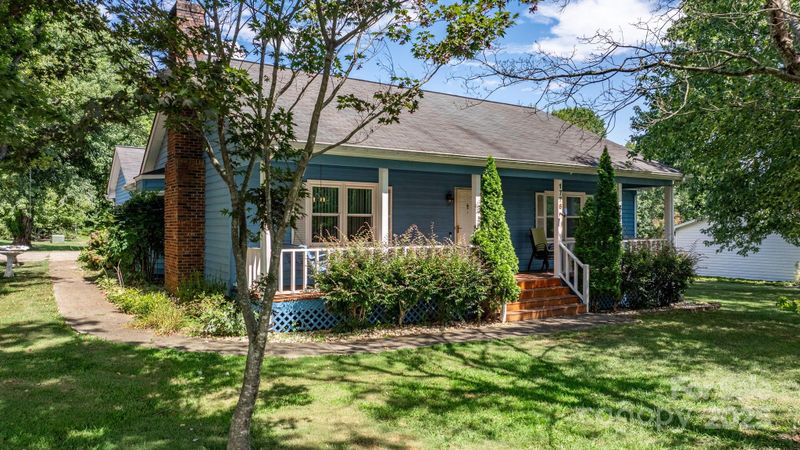1776 Castlewood Ct, Hickory, NC 28602