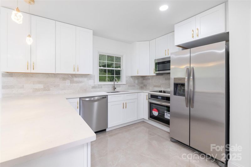 6443 Eaglecrest Rd, Charlotte, NC 28212