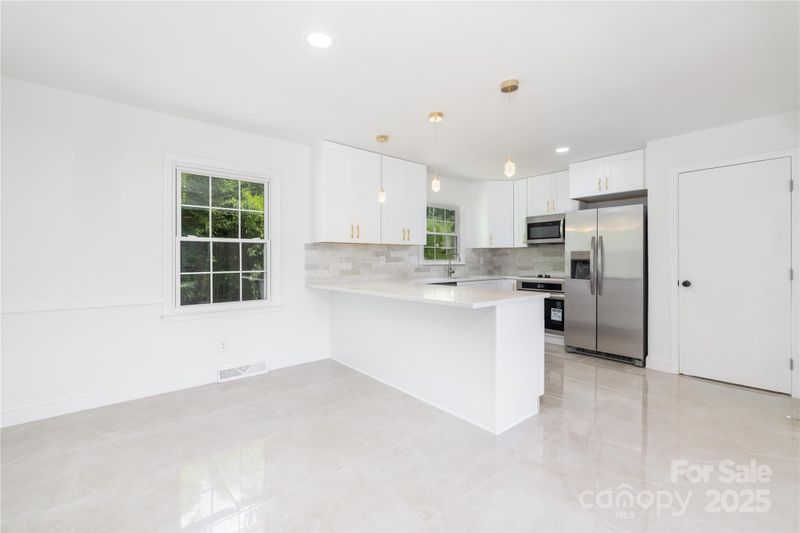 6443 Eaglecrest Rd, Charlotte, NC 28212